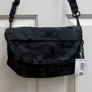 lululemon athletica All Night Festival Bag - Black & Dark Gray Camo